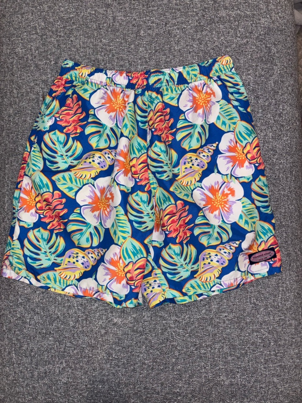Vineyard Vines floral Hawaiian Chappy swim trunks shorts no liner size Medium